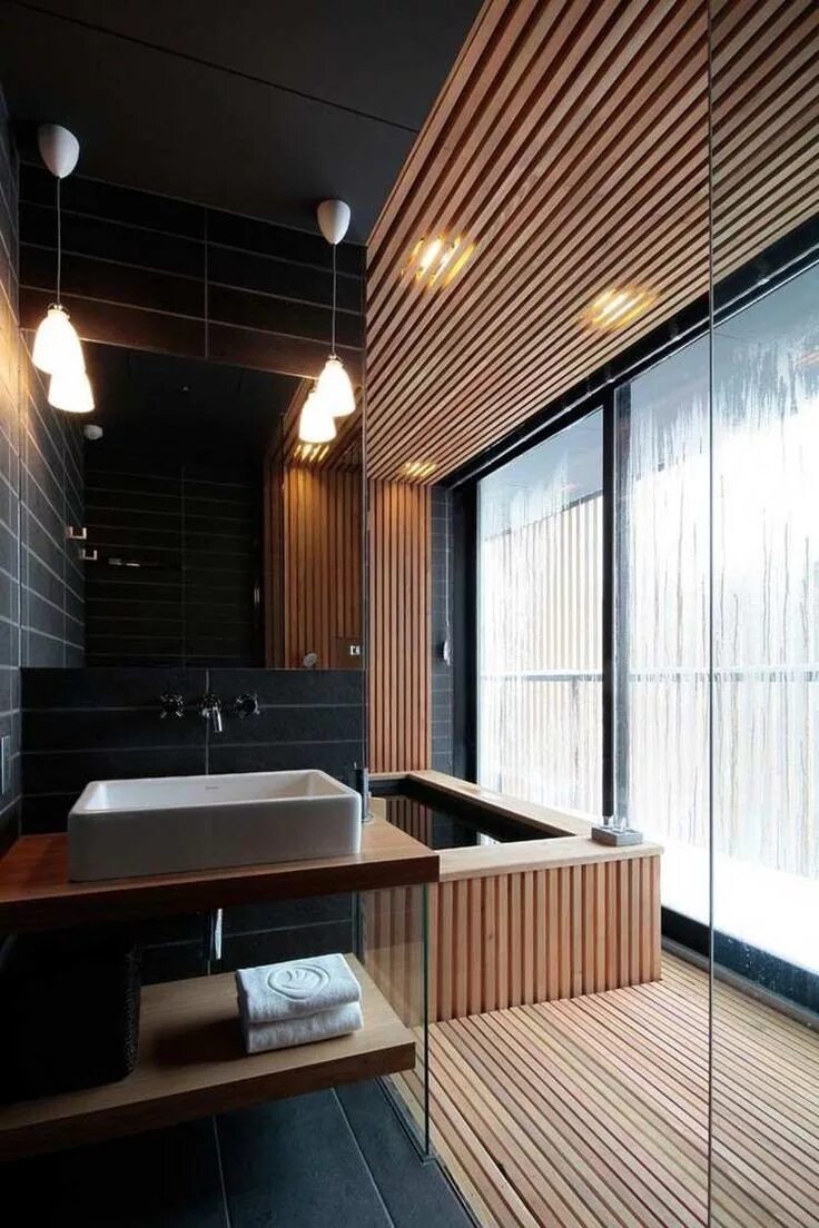 Потолок для ванны из деревянных реек фото salle-bain-noir-bois-parement-plafond-bois-baignoire Modern bathroom design, Woo