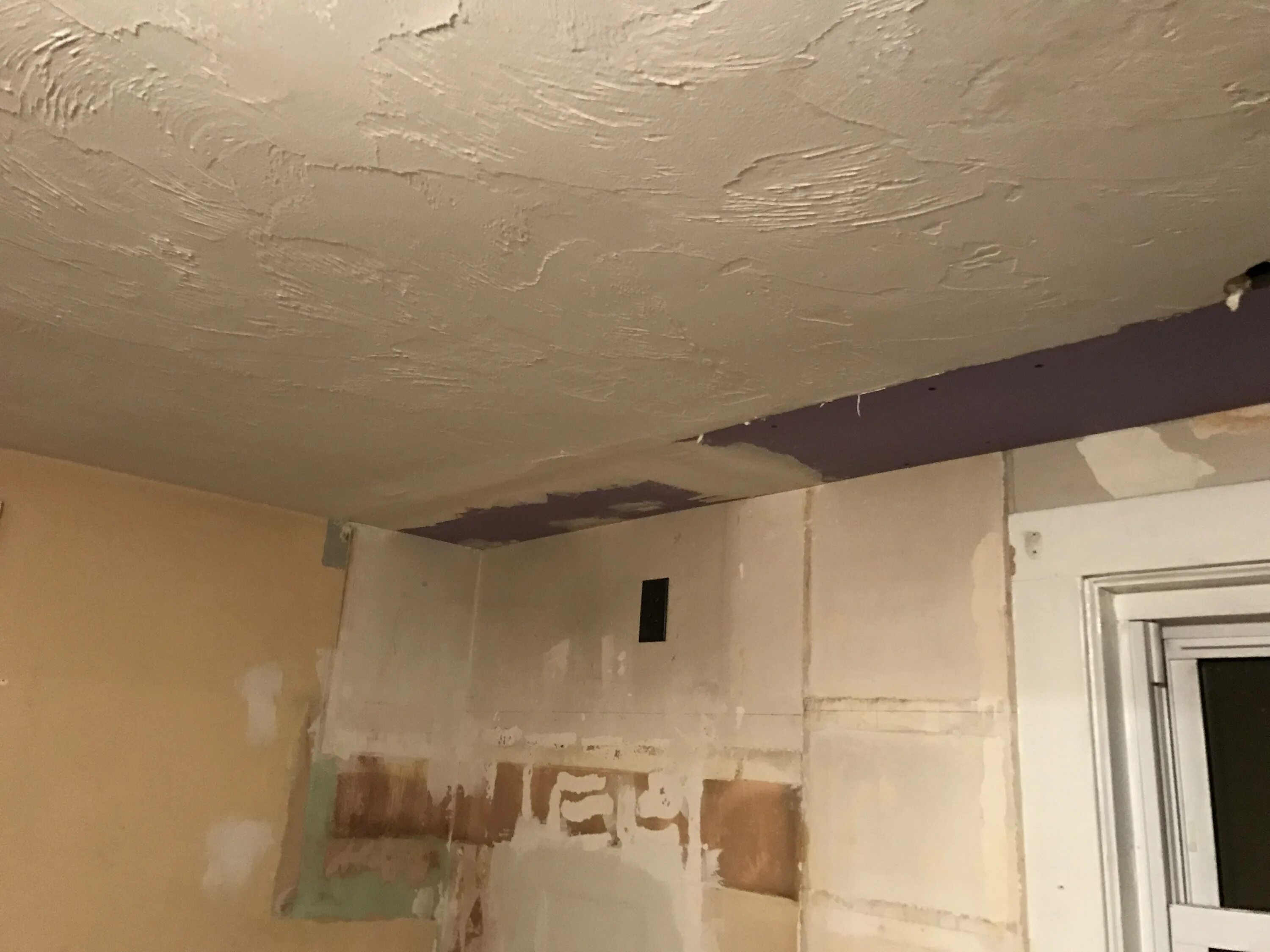 Потолок фото неровный How to handle joint between uneven ceiling drywall? - Home Improvement Stack Exc