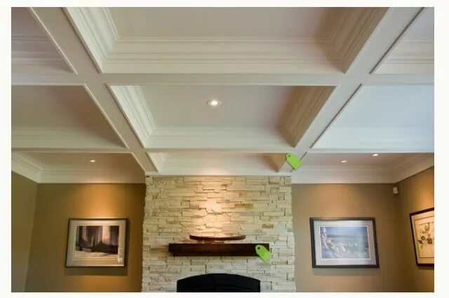 Потолок готова фото Living room: Coffered box beam ceiling, non-contrast, recessed mini-halogen fixt