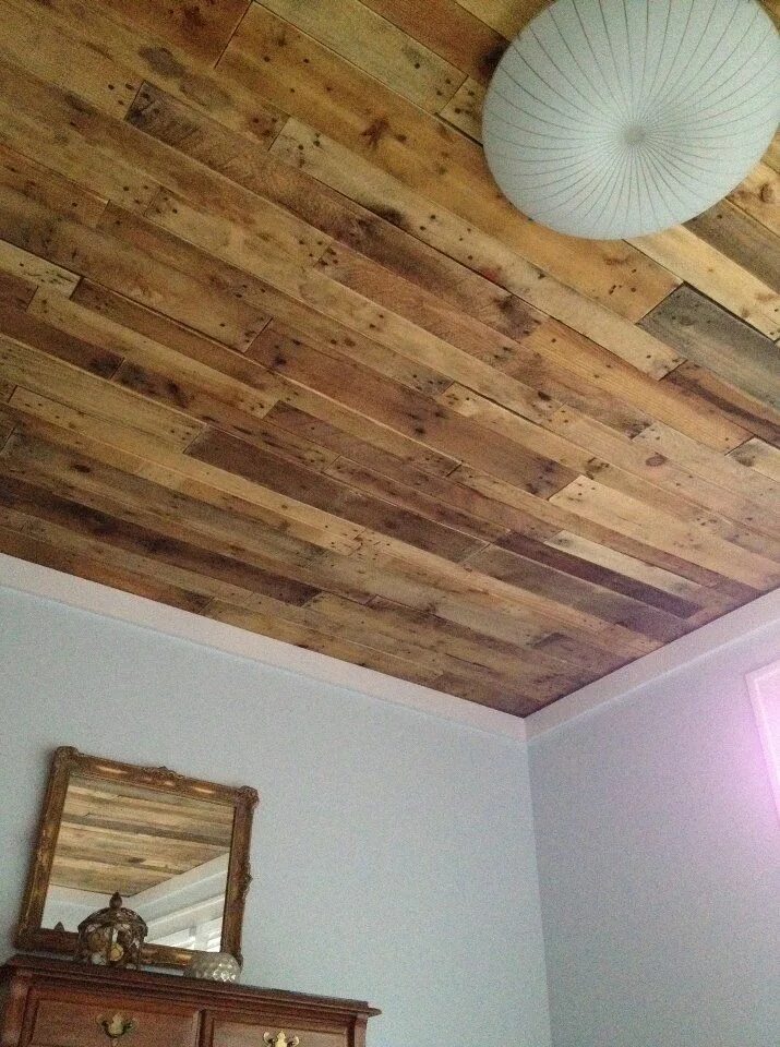 Потолок из досок фото My pallet ceiling Easy basement ceiling, Pallet ceiling, Basement decor