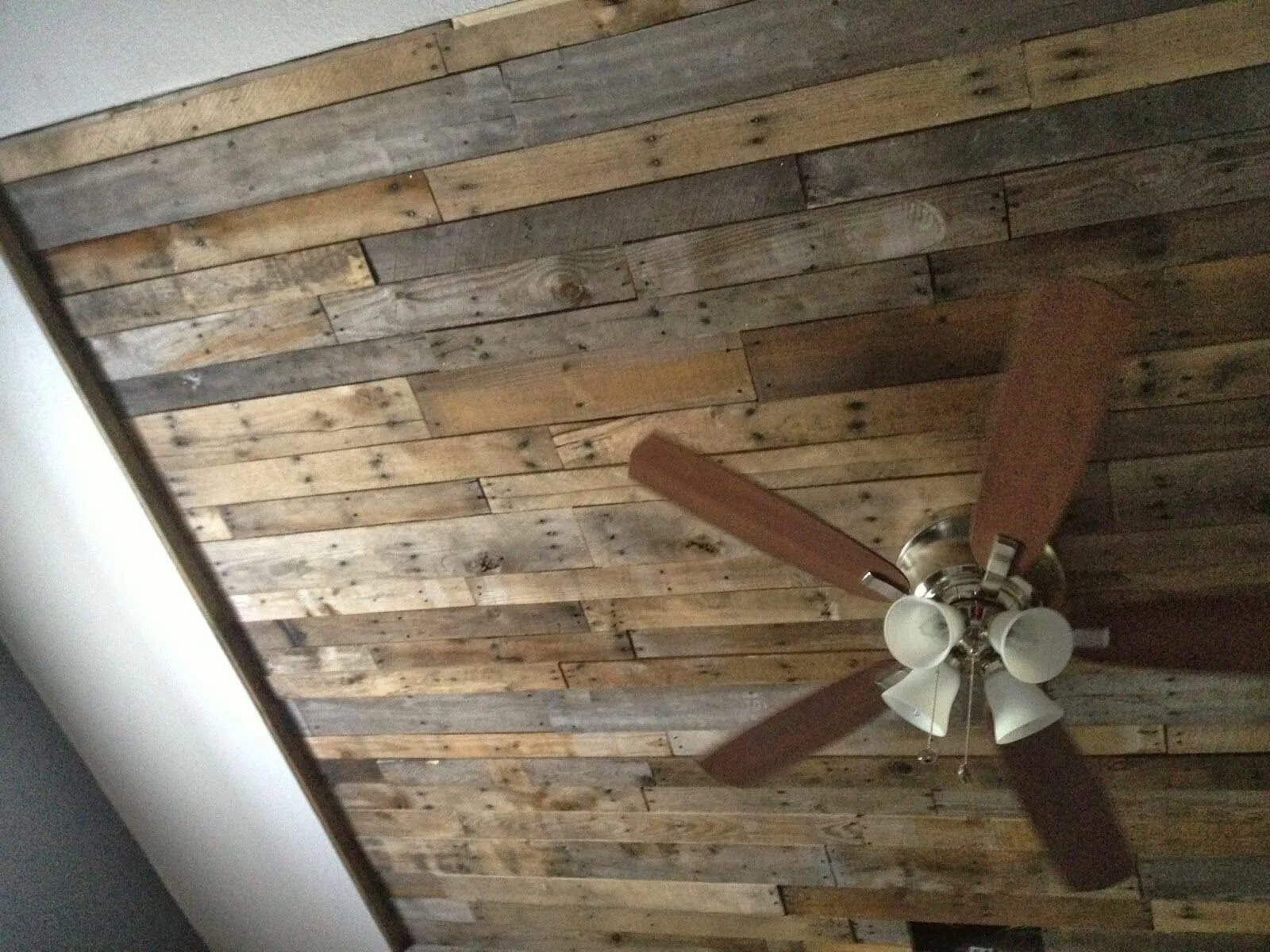 Потолок из досок фото Versawood - Reclaimed Barn Wood Pallet ceiling, Wood pallets, Wood ceilings