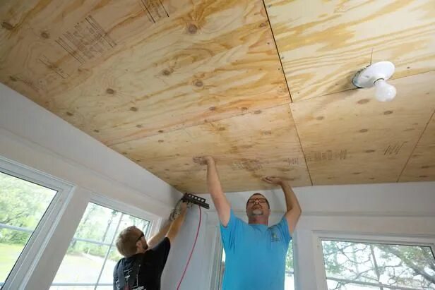 Потолок из фанеры фото How to Install a Reclaimed Wood Ceiling Treatment Reclaimed Wood Строительство