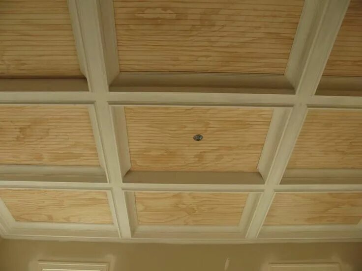 Потолок из фанеры в деревянном доме фото coffered ceiling Beadboard ceiling, Basement ceiling, Basement bedrooms