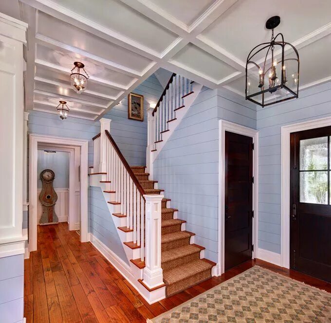 Потолок лестницы фото Craftsman staircase House of turquoise, Beach house design, House