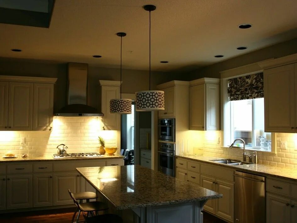 Потолок на кухне дизайн освещение Kitchen: drum lighting over island Functional kitchen design, Modern kitchen lig