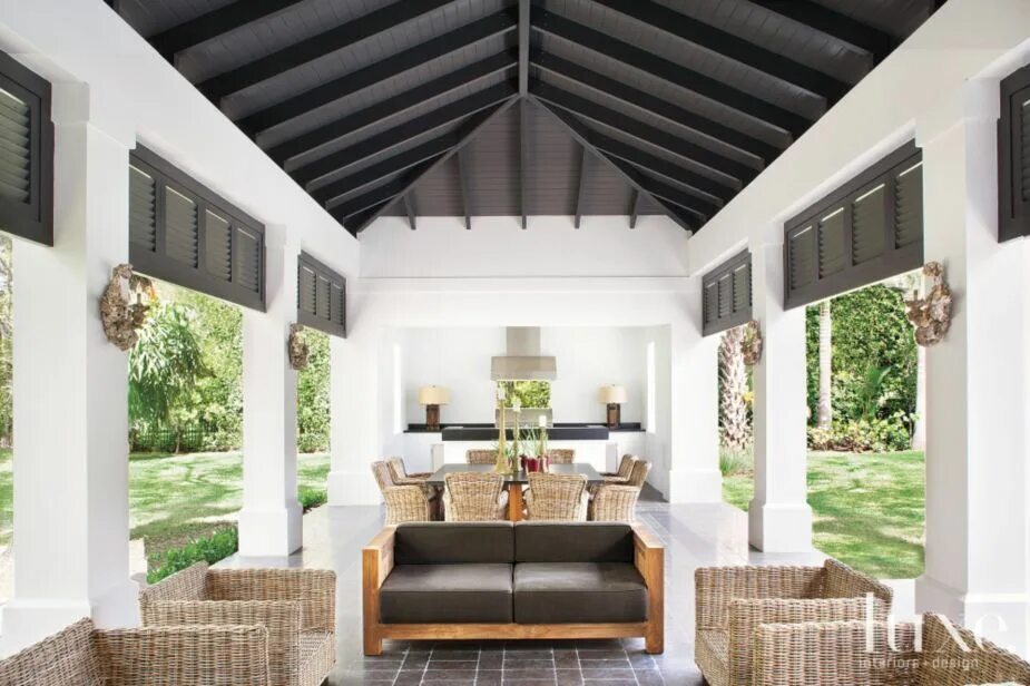 Потолок на террасе фото варианты отделки Contemporary White Poolside Cabana Modern farmhouse exterior, Luxe interiors, Po