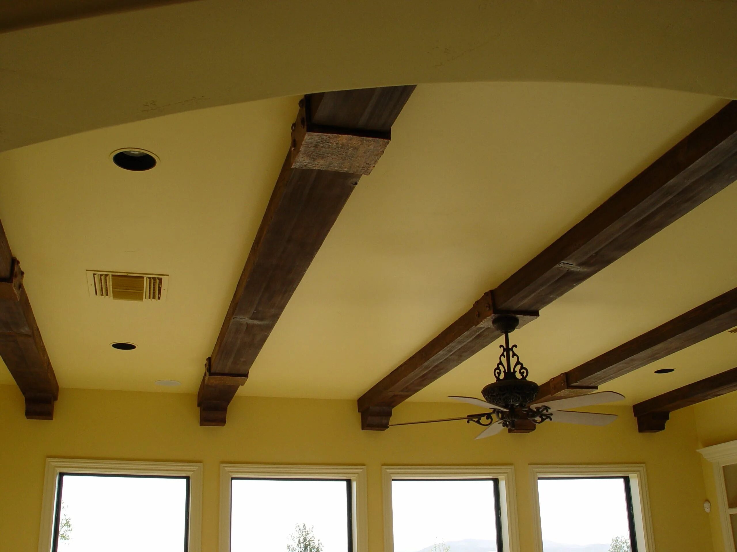 Потолок с балками фото ELEVATE YOUR CEILINGS WITH FAUX WOOD BEAMS Wood beam ceiling, Wood beams, Faux w