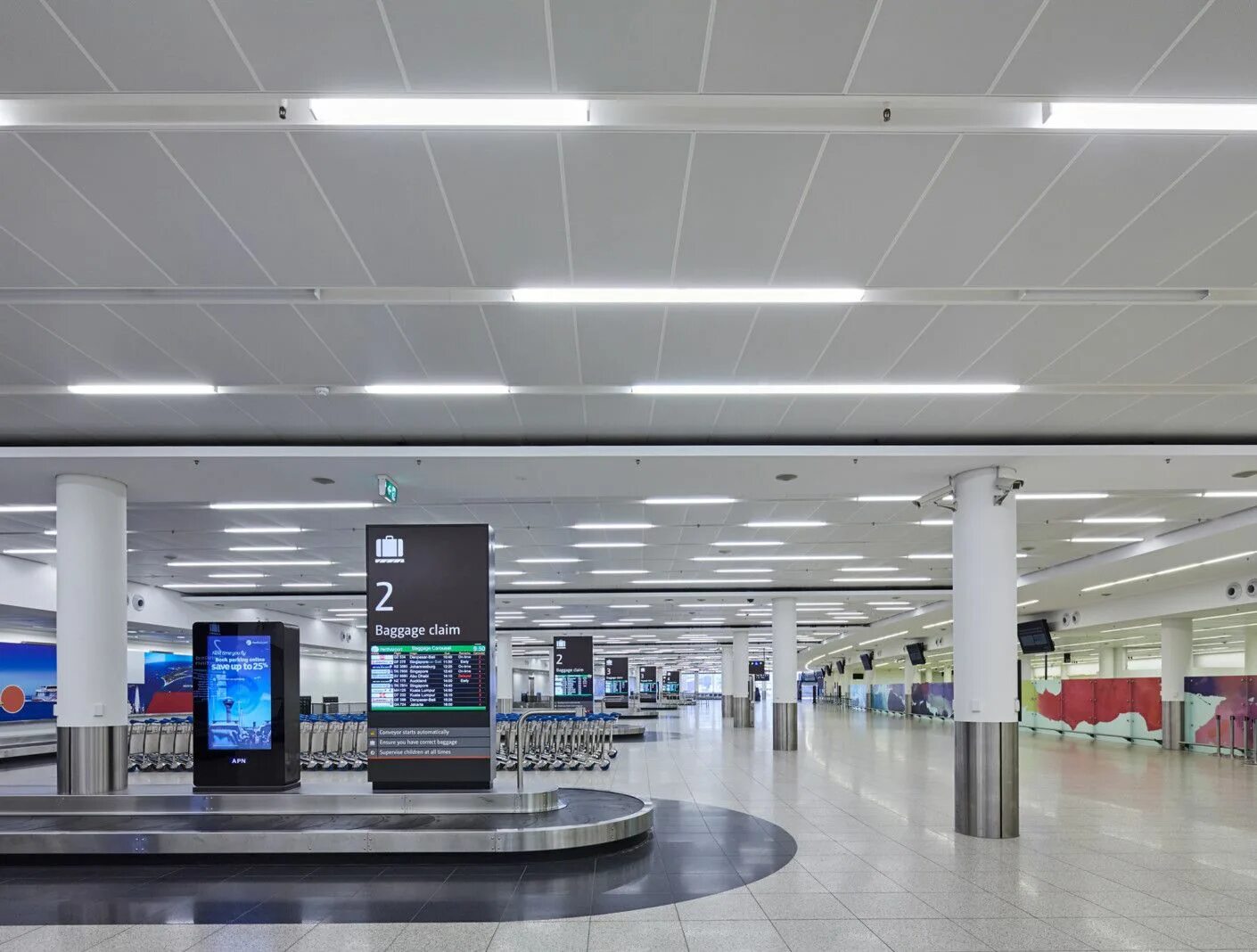 Потолок в аэропорту домодедово фото Post cap ceiling - Designer Ceiling facings by Lindner Group ✓ Comprehensive pro