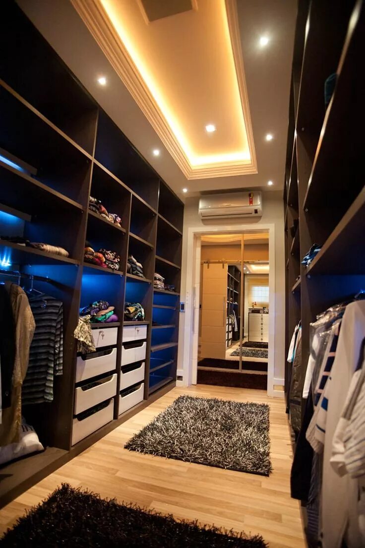 Потолок в гардеробной фото Ousado!, paulinho peres group homify Bedroom closet design, Dressing room design