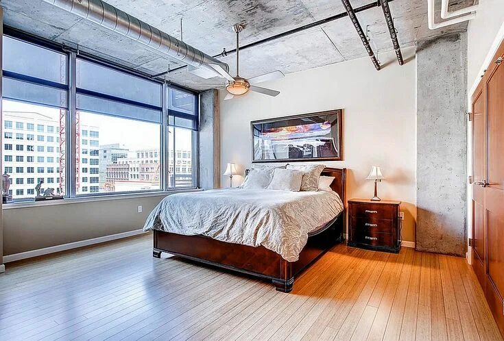 Потолок в стиле лофт в спальне Wood, concrete and metal meet in this industrial style bedroom 36 Dashing Indust