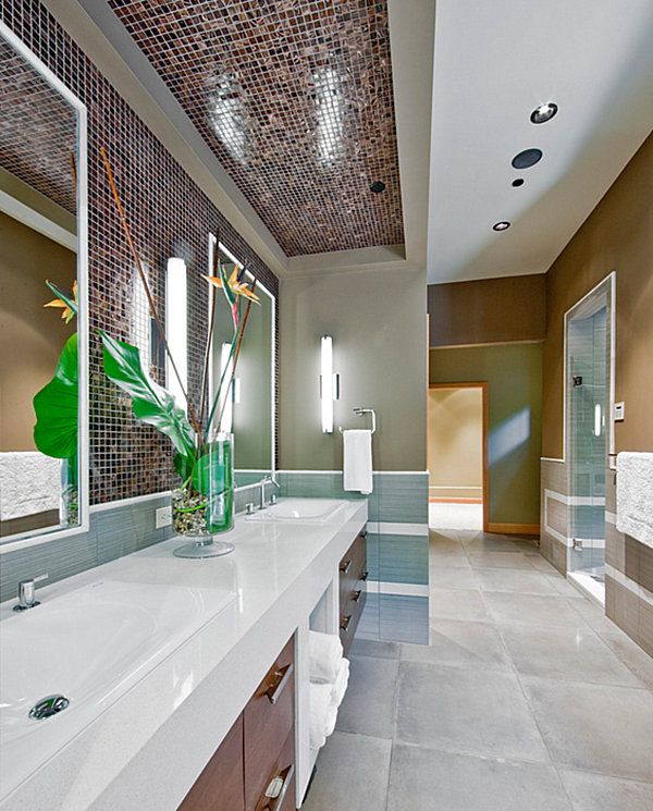 Потолок в ванной комнате дизайн интерьера Tropical greenery in a contemporary bathroom How To Turn Your Home Into A Person