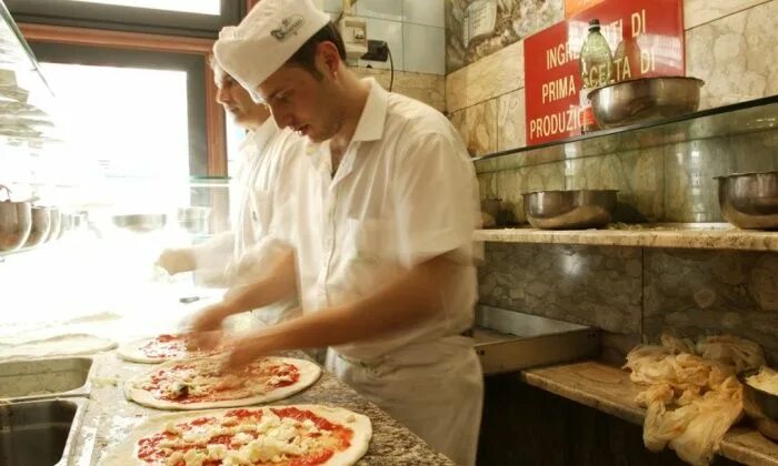 Повар пиццы фото Dough! Vending machine that makes pizza from scratch angers Italian purists Ital