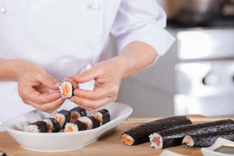 Повар суши фото Chef preparing sushi stock image. Image of fish, asian - 72851231