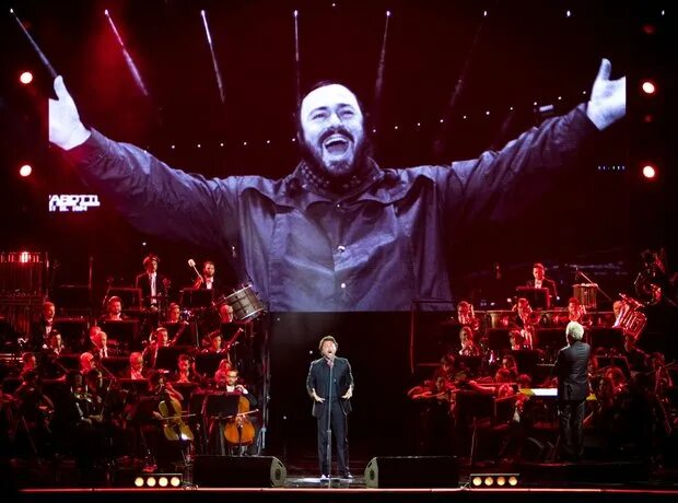 Поваротти площадь ленина 40 фото Luciano Pavarotti 10th Anniversary Concert: In Pictures - Classic FM