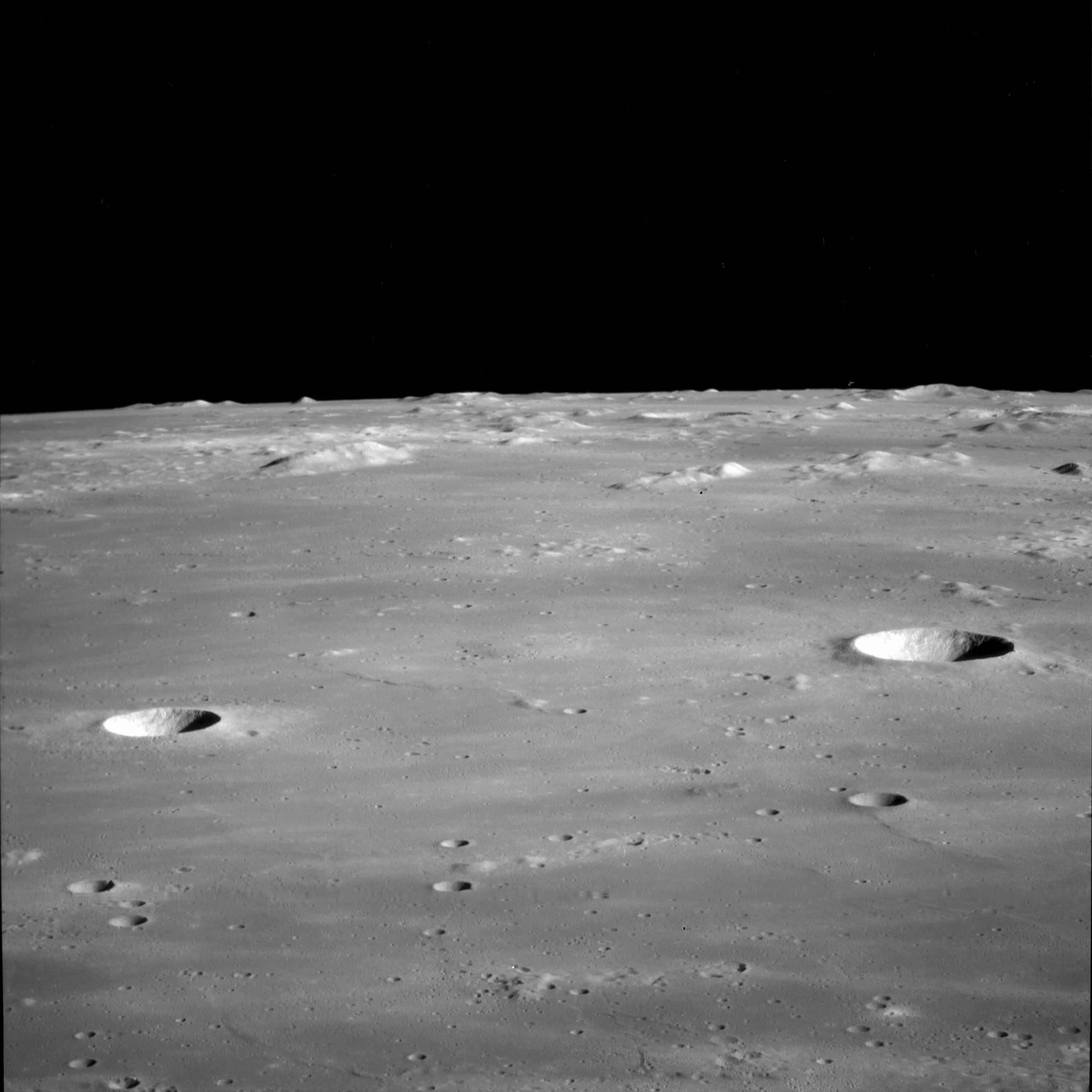 Поверхность луны фото altitude Moon surface, Look at the moon, Moon