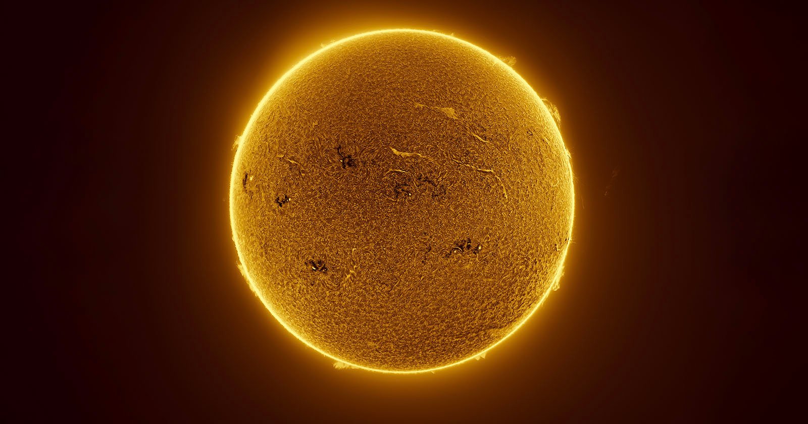 Поверхность солнца фото Photographer Captures Timelapse of Sun During Intense Solar Storms PetaPixel