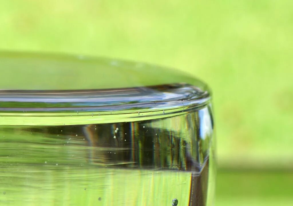 Поверхностное натяжение воды фото Surface Tension A glass of water about to spill. That is t. Flickr