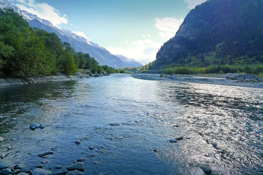 Поверхностные воды фото Экологическая стратегия - на благо будущих поколений