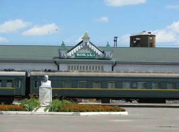 Поворино жд вокзал фото продают пироги Жорж Столбунский едет на берега Амура.