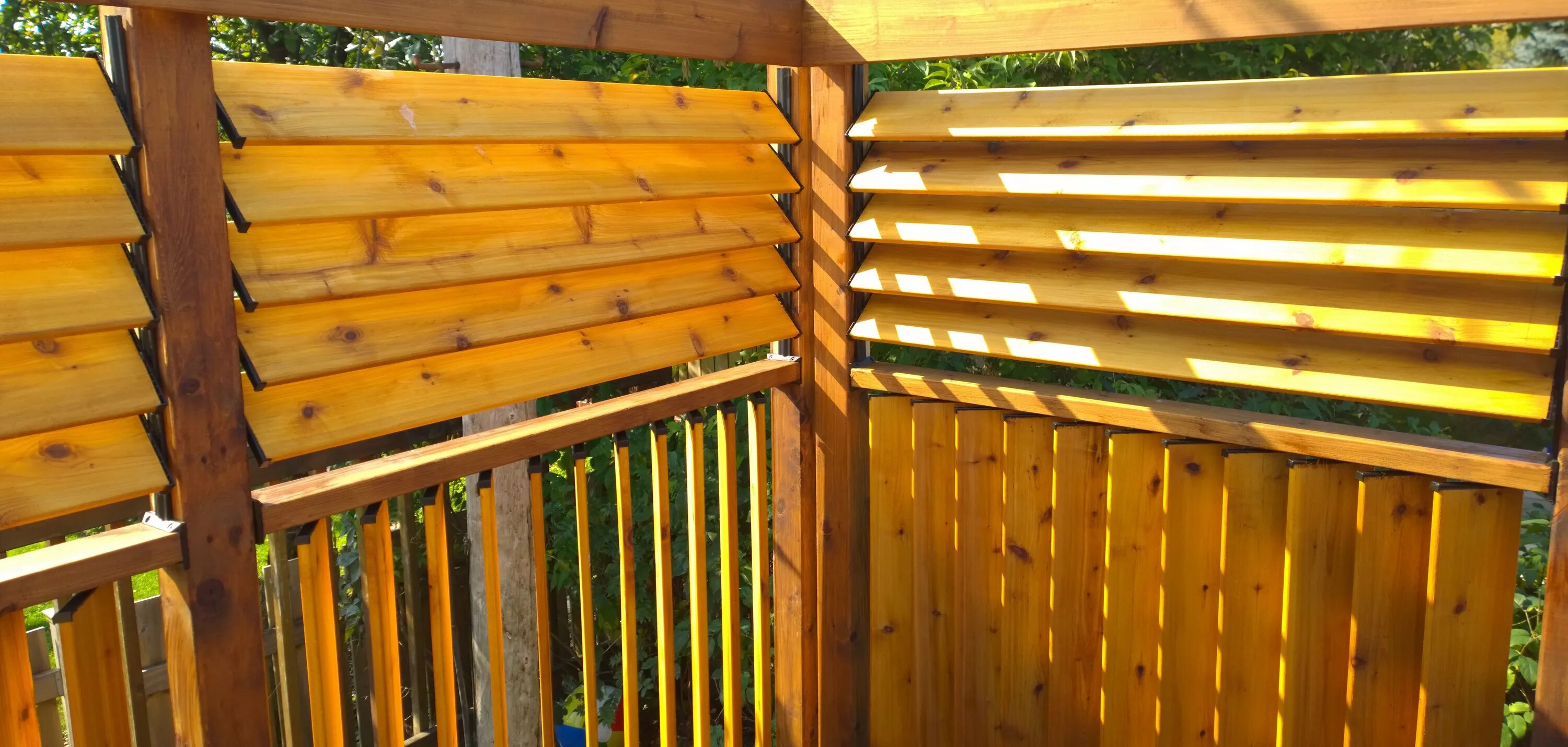 Поворотные жалюзи для беседок своими руками FLEX*fence creation by Jason Bubba from Sudbury, Ontario. Louvered panel fence T