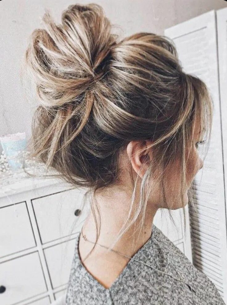 Повседневная прическа фото Pin on hair ideas Bun hairstyles, Messy bun hairstyles, Hot hair styles