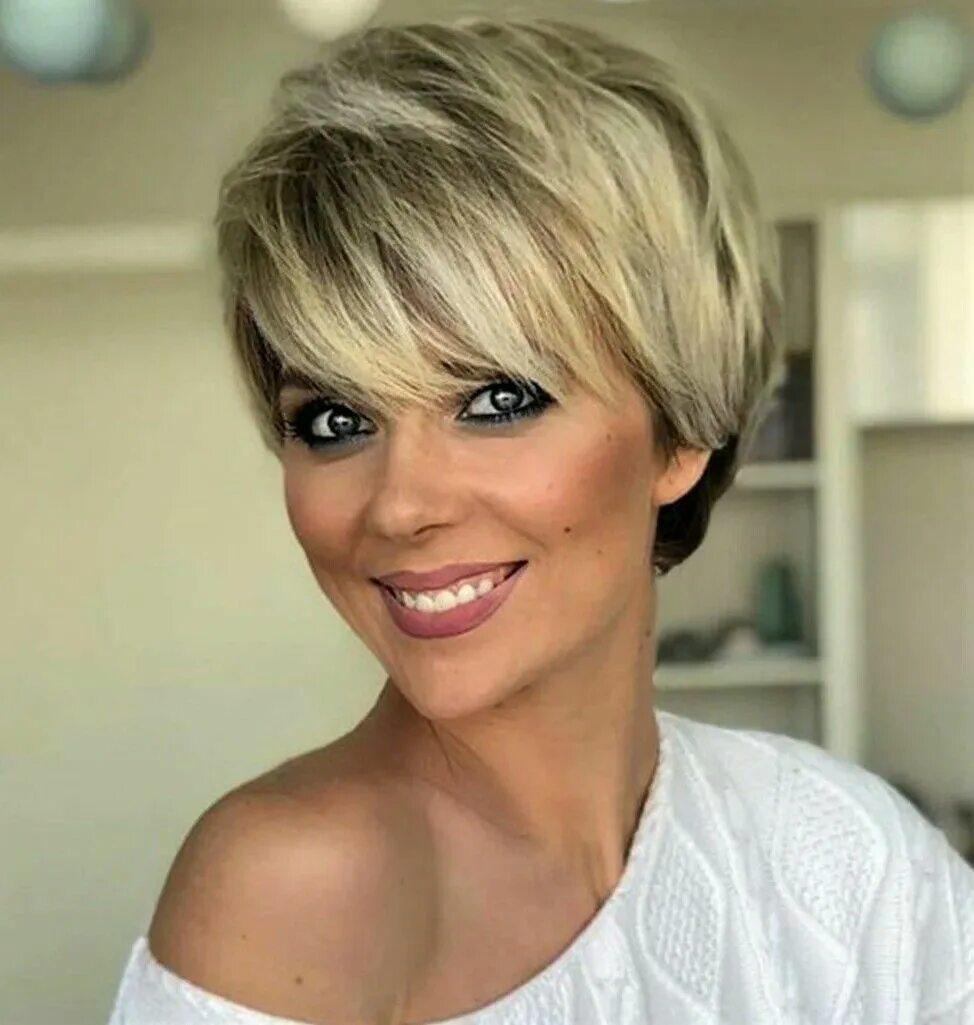 Повседневная стрижка на короткие волосы фото Pin by Наташа on Стрижки, макияж Short hair cuts, Short hair styles, Short hair 