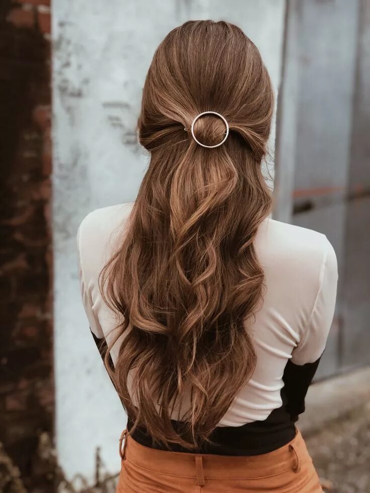 Повседневные прически на длинные волосы девушке #hair #hairinspo #hairstyle #style #inspo #fashion #blogger #hairinspiration Ace