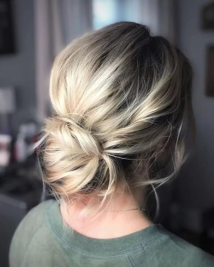 Повседневные прически на средние волосы How to style the modern chignon wedding updo - Hair styles, Long hair styles, Ev