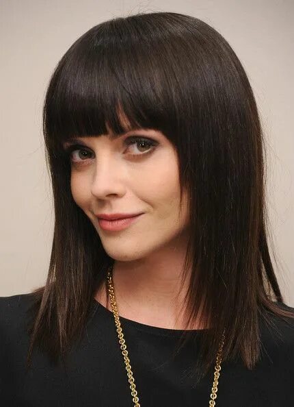 Повседневные стрижки с челкой More Pics of Christina Ricci Long Straight Cut with Bangs Hairstyles for round f