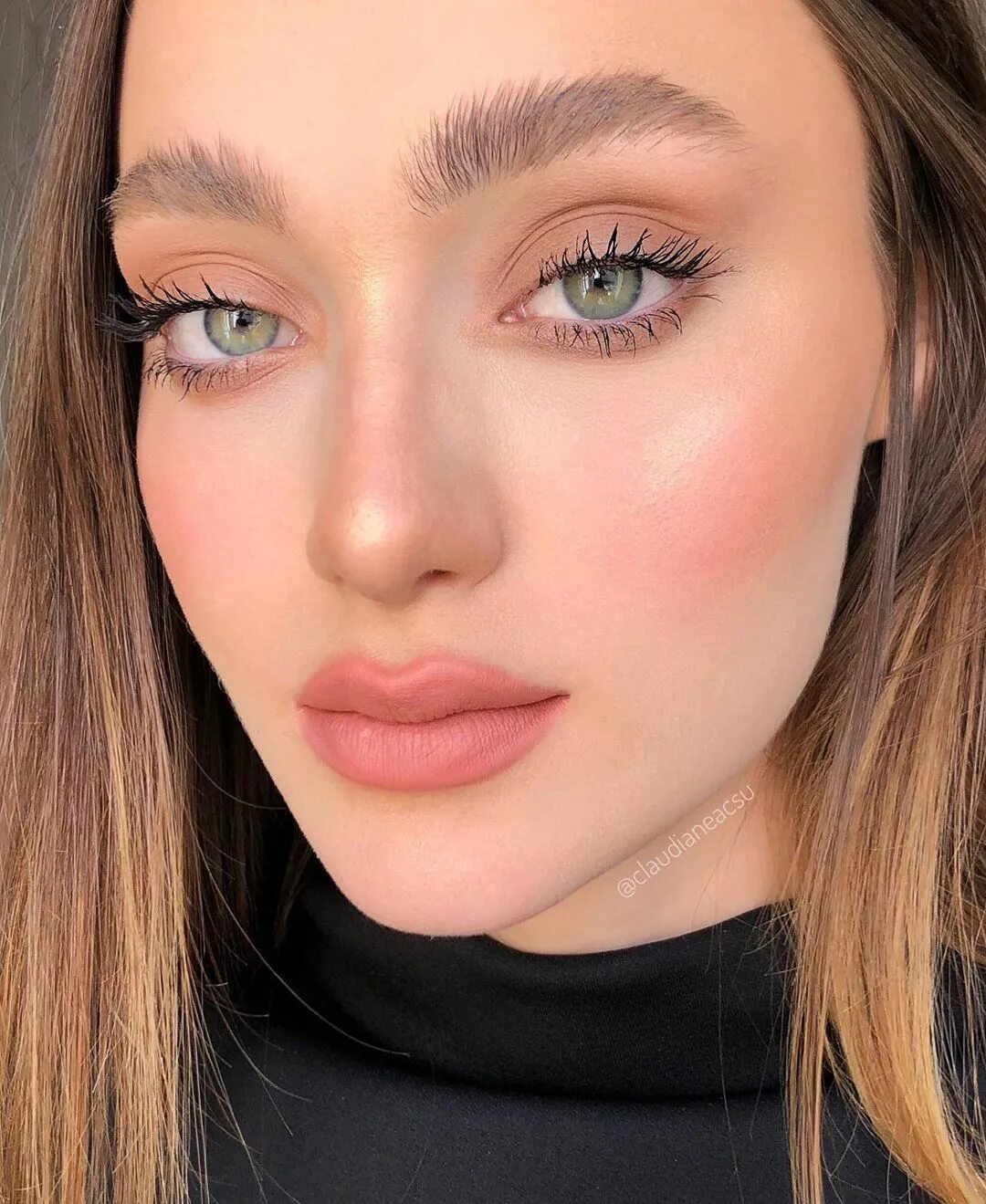 Повседневный макияж для 37 лет Claudia Neacsu on Instagram: "Fresh face & flushed cheeks using all @poutcase pr