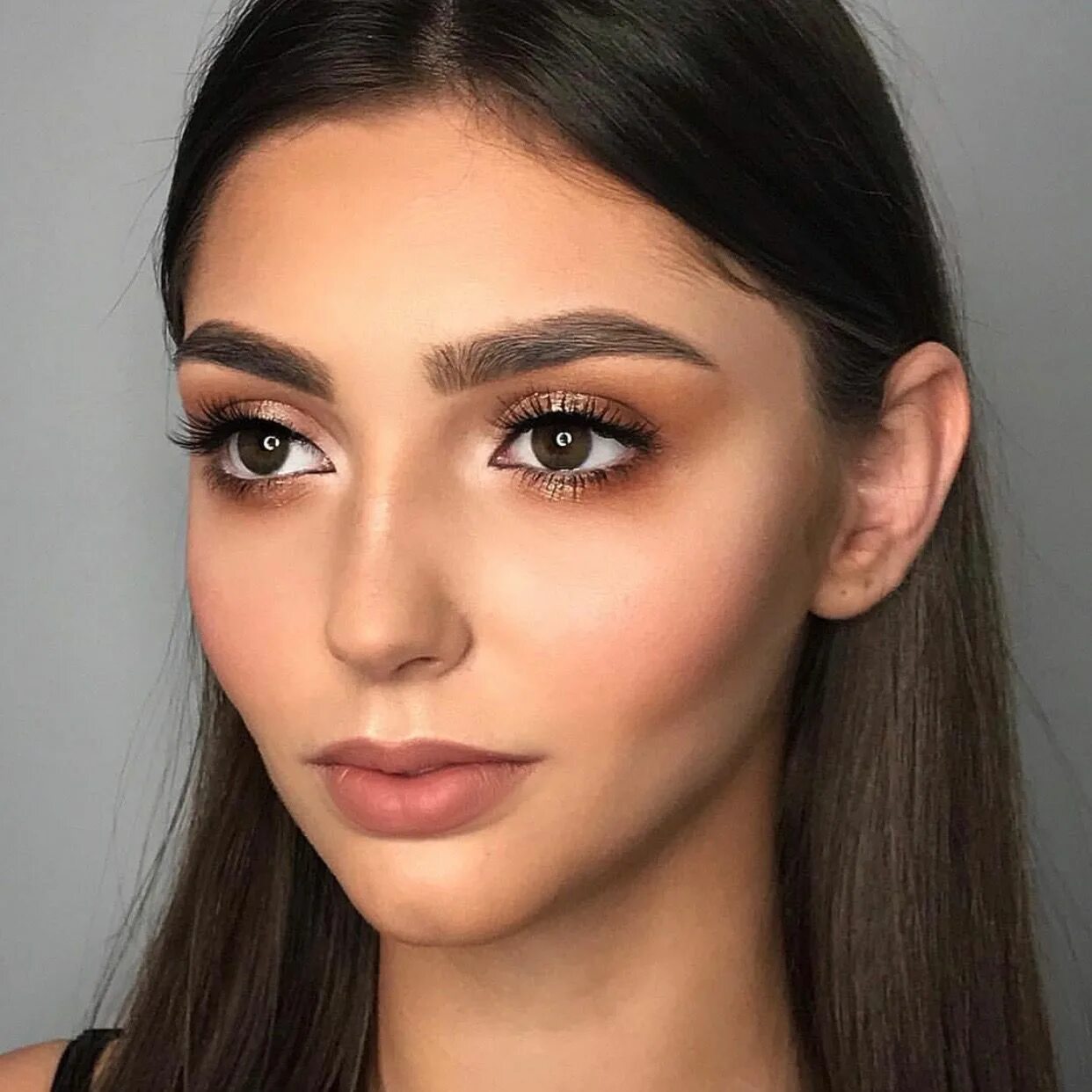 Повседневный макияж для карих @xoxomunsta Love this makeup look for brown eyes Senior pictures makeup Senior p