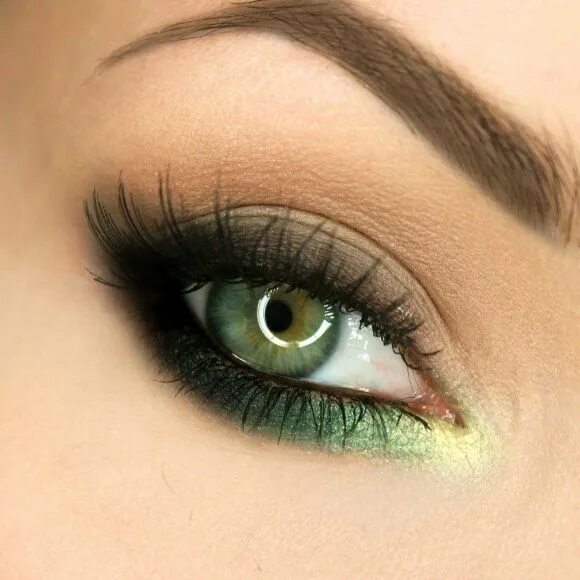 Повседневный макияж для зеленых глаз Spot light eye - Makeup Geek Makeup for green eyes, Makeup geek, Makeup eyeliner