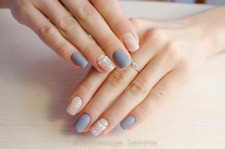 Повседневный маникюр на коротких Pin em Ногти Unhas decoradas, Unhas cinzentas, Manicure