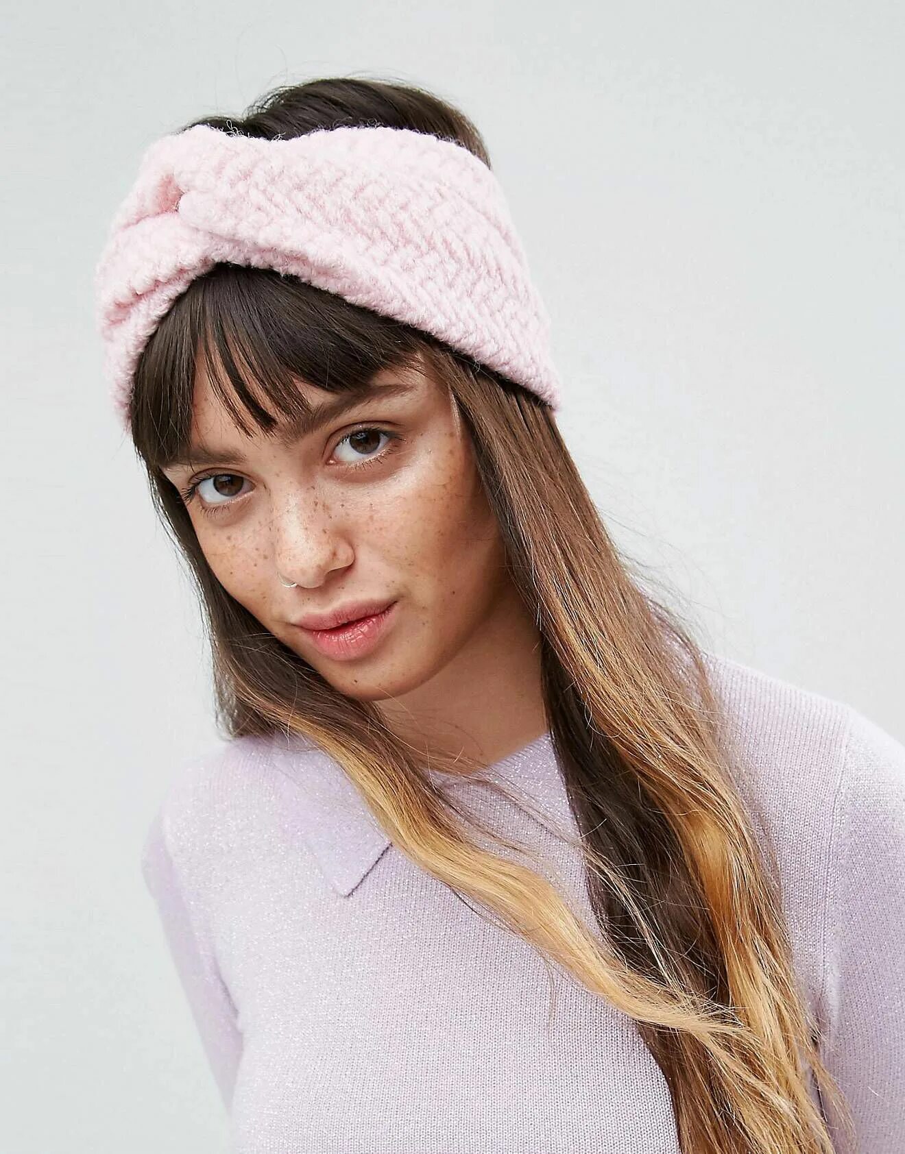 Повязка на голову с челкой фото LOVE this from ASOS! Headband hairstyles, Knitted headband, Pink hair accessorie