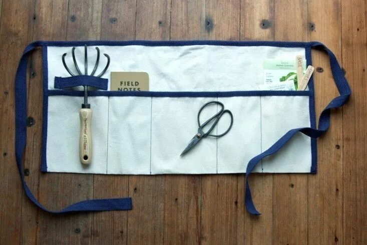 Пояс для инструмента своими руками выкройки DIY: A Roll-Up Gardener's Tool Apron - Gardenista Tool apron, Diy apron, Tool be