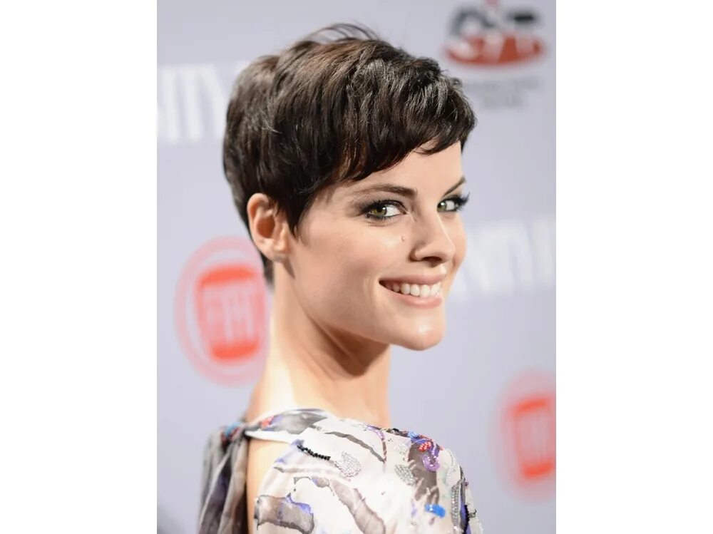 Пойдет ли мне короткая стрижка женская tagli-capelli-corti-pixie-cut-Jaimie-Alexander - Foto - Grazia.it