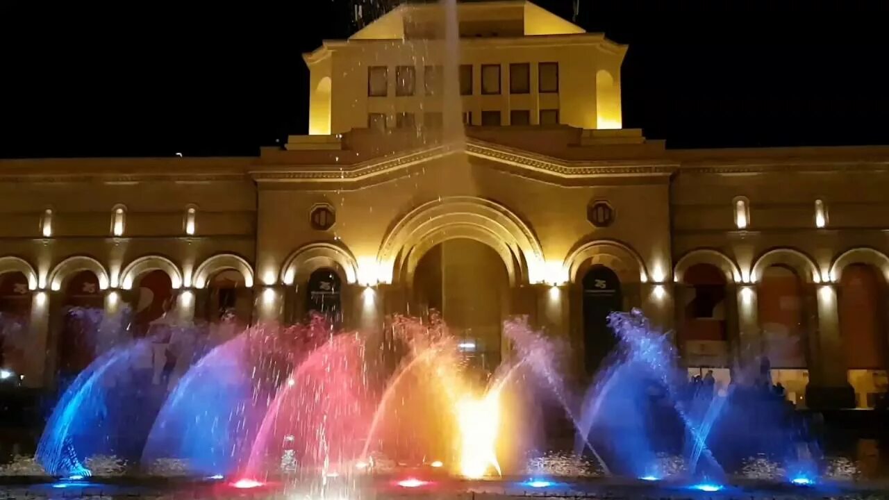 Поющие фонтанчики ереван площадь республики фото Dancing fountains . Republic square Yerevan Armenia - YouTube