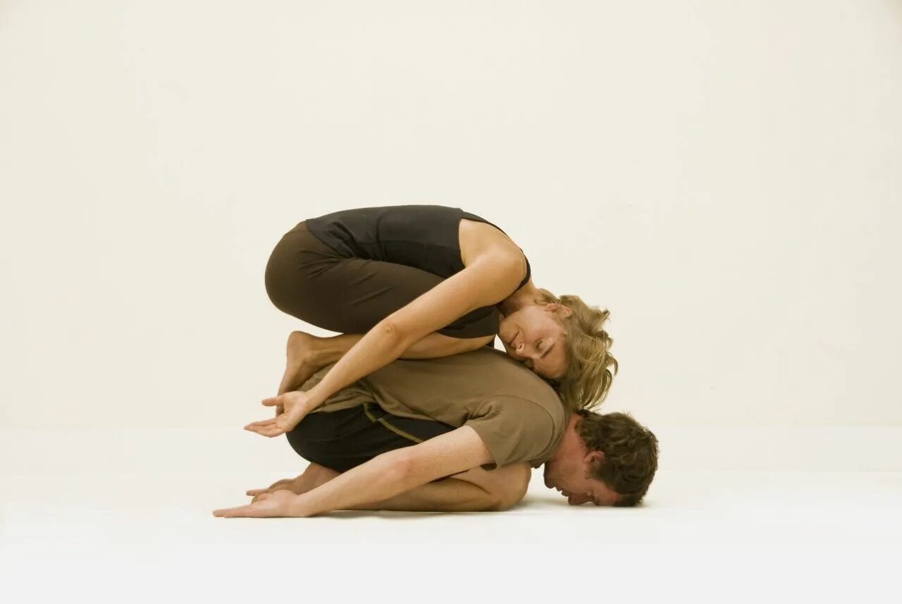 Поза 20 фото acroyoga Partner yoga, Partner yoga poses, Couples yoga
