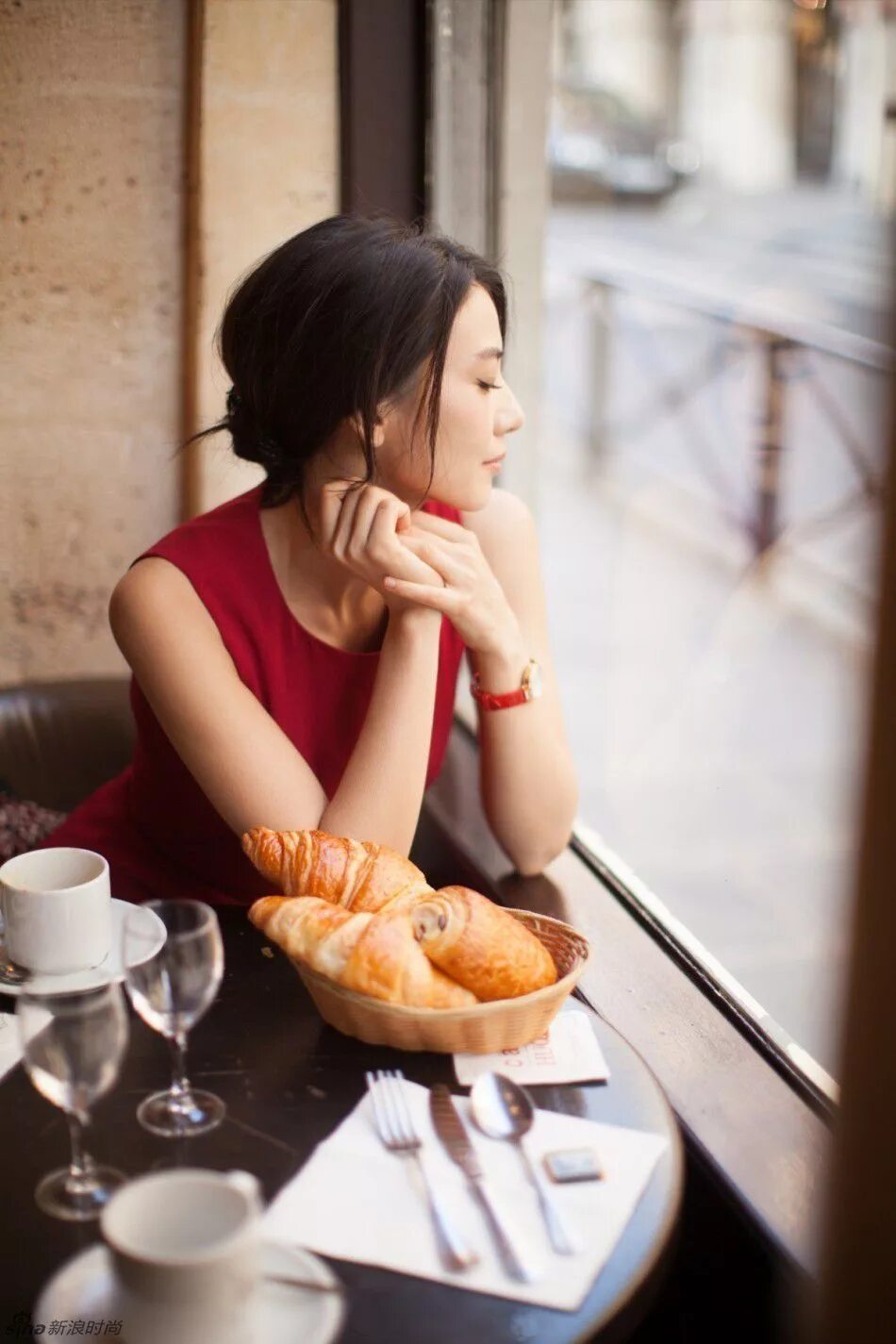 Поза для фото в ресторане Gao Yuanyuan Coffee time, Coffee girl, Coffee break