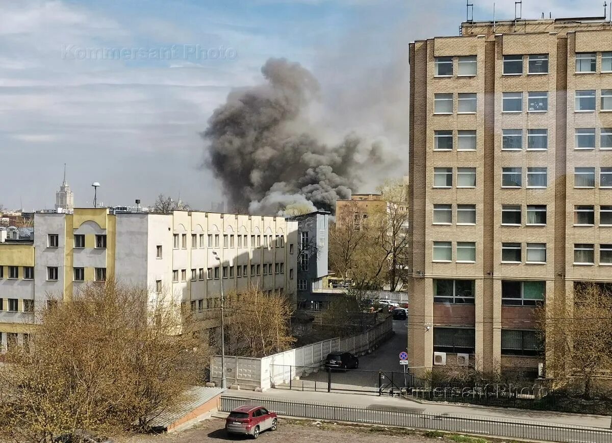 Пожар на бережковской набережной фото Пожар в здании кафе на Бережковской набережной - Коммерсантъ Фото