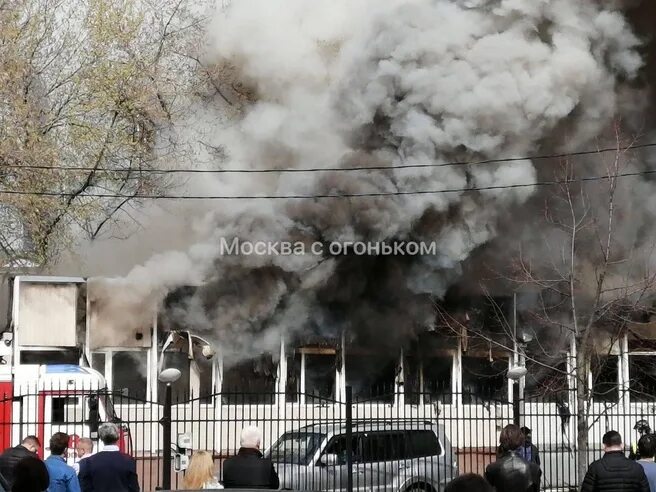 Пожар на бережковской набережной фото На западе Москвы загорелось кафе: пожар на Бережковской набережной, что горит в 