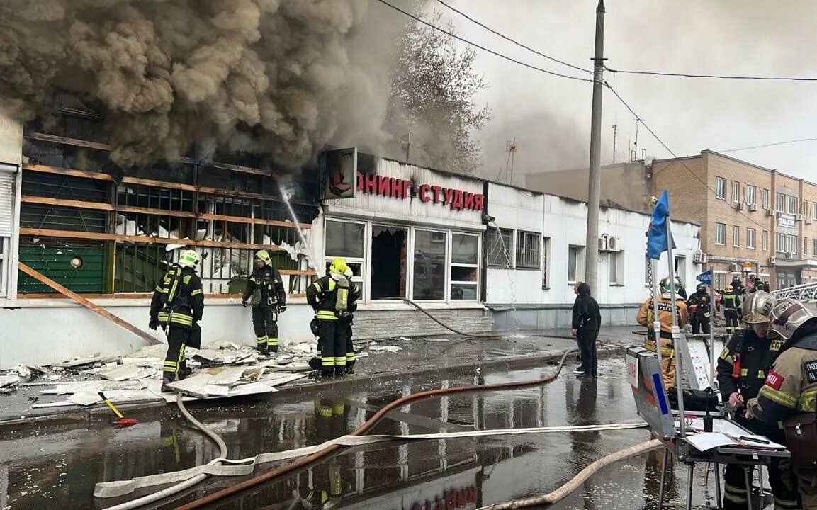 Пожар на бережковской набережной фото В Москве загорелось кафе "Плов-центр" - РБК