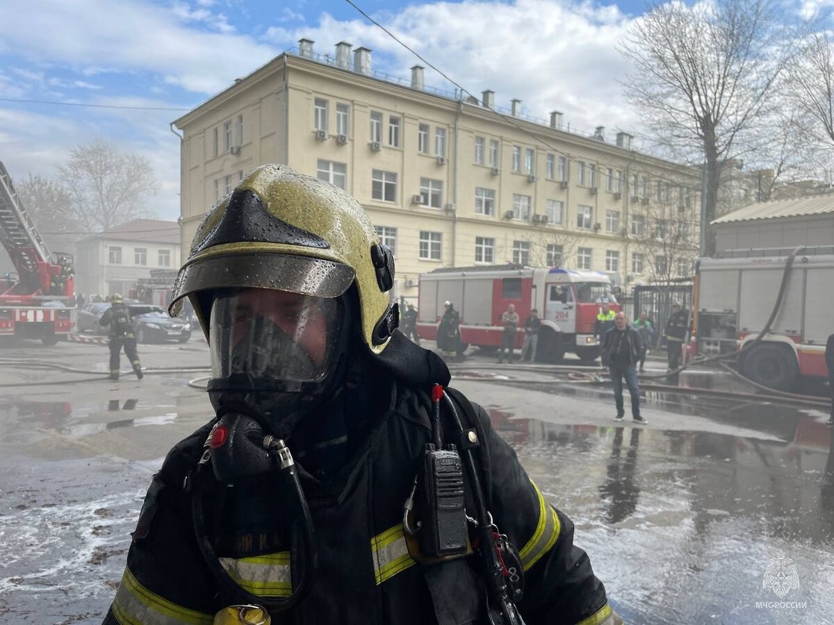 Пожар на бережковской набережной фото Пожарные ликвидировали возгорание по адресу Бережковская наб., д. 20Б МЧС Москвы