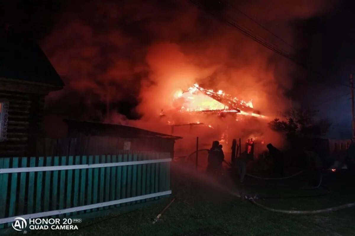 Пожар ночью фото Три человека погибли в двух пожарах в Башкирии минувшей ночью АиФ Уфа