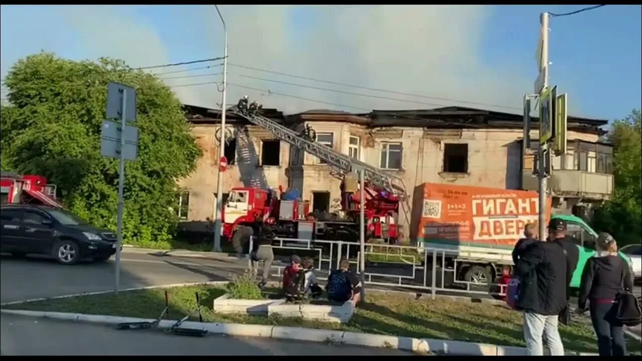 Пожар в барнауле фото Пожар на пересечении Воровского и 9 Января в Барнауле - YouTube