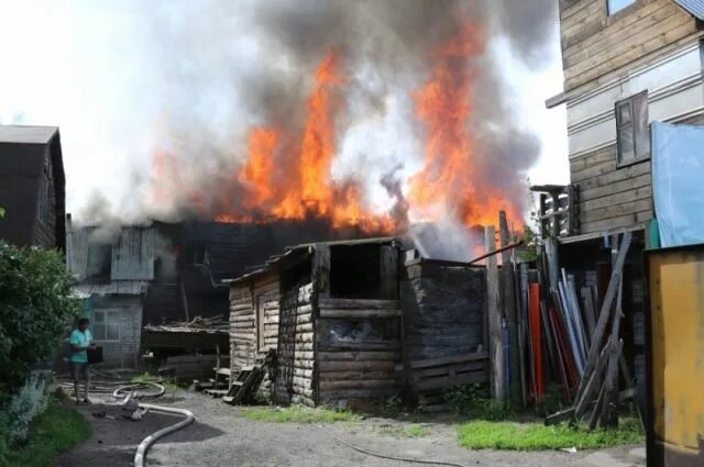 Пожар в барнауле фото Пожар на ул. Победной в Барнауле Фотогалерея АиФ Барнаул