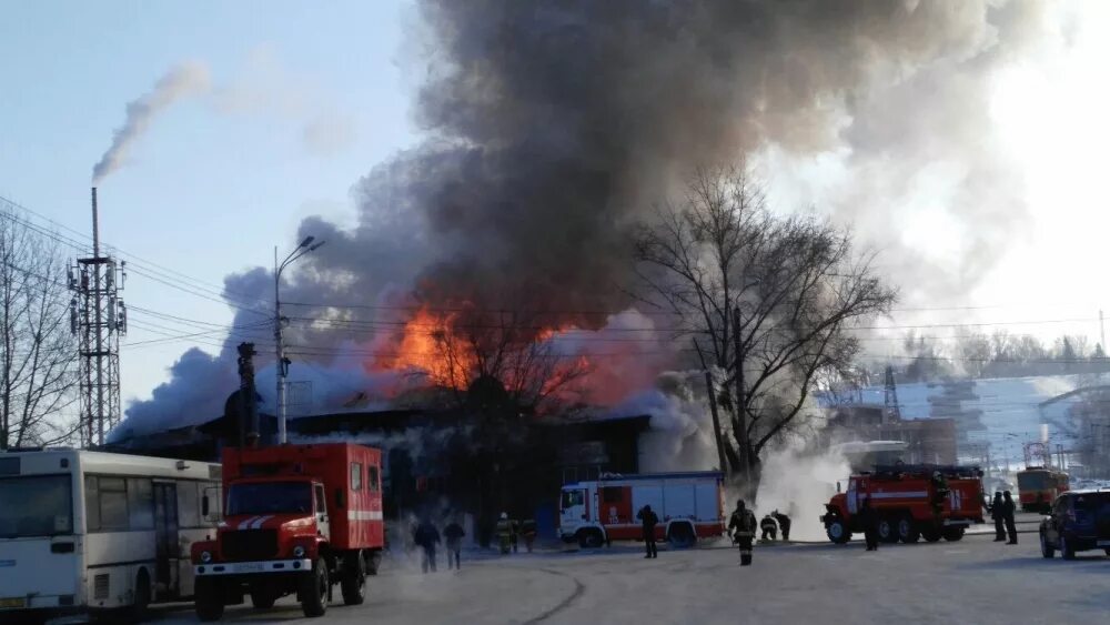 Пожар в барнауле фото Пожар в здании на ул. Ползунова, 31 в Барнауле