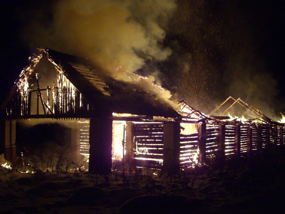 Пожар в деревне фото В Афанасьевском районе на пожаре погибла семейная пара ВЯТКА ОБЛАСТНАЯ