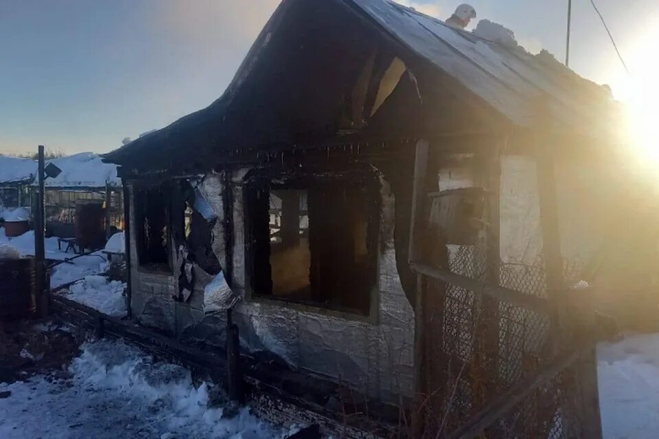 Пожар в хабаровске фото Залезли в дом и погибли: три тела нашли в сгоревшем бараке в Хабаровском крае - 