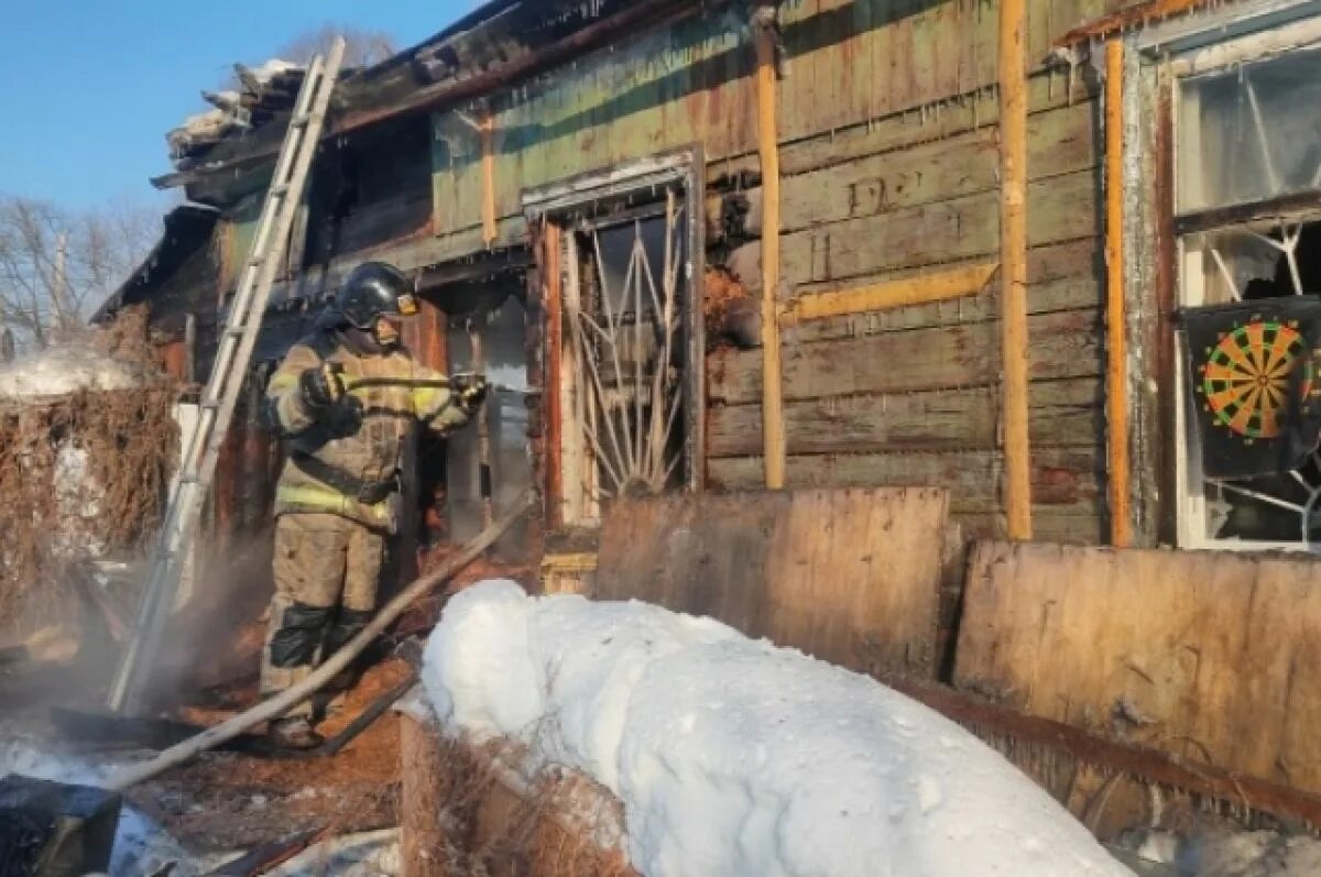 Пожар в хабаровске сегодня фото В Хабаровске сгорел жилой барак АиФ Хабаровск